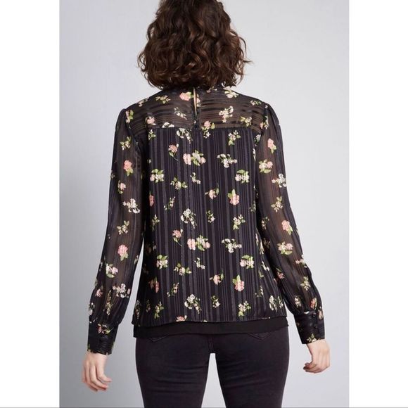 ModCloth Small Accentuated Ease Floral Blouse - Picture 4 of 16
